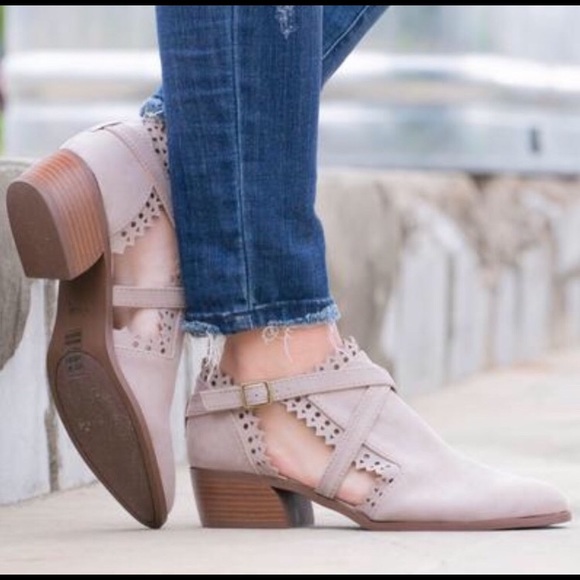 Blush pink booties! - Picture 3 of 8